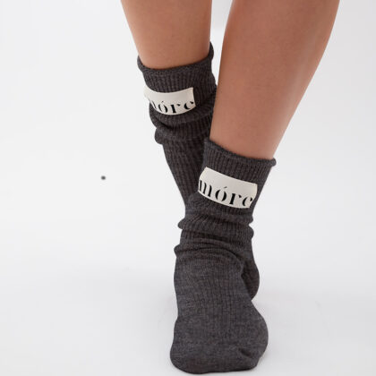 MÓRE Socken aus Merinowolle anthrazit